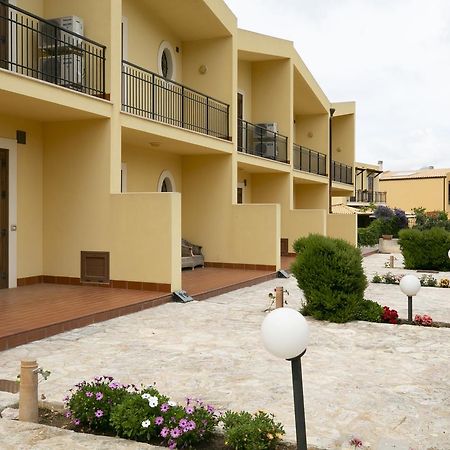 Residence Eneide Valderice Exterior photo
